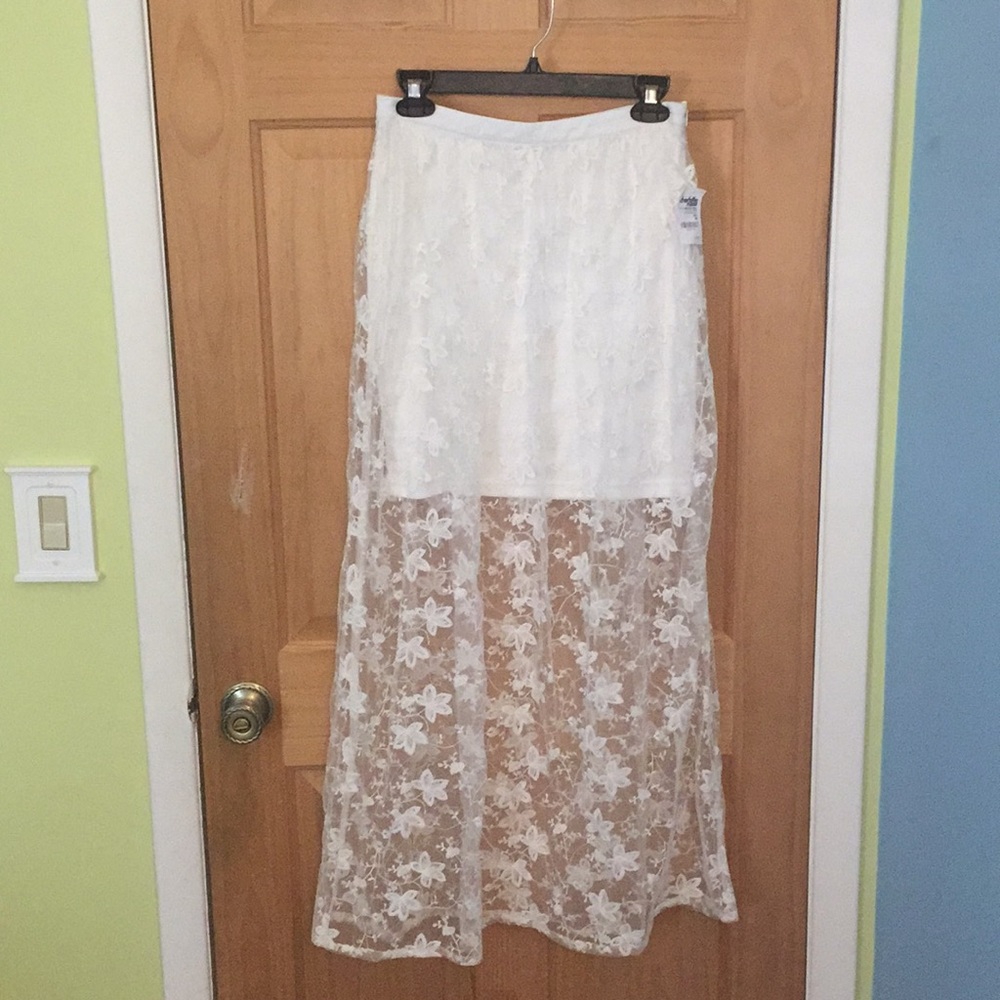 White lace skirt